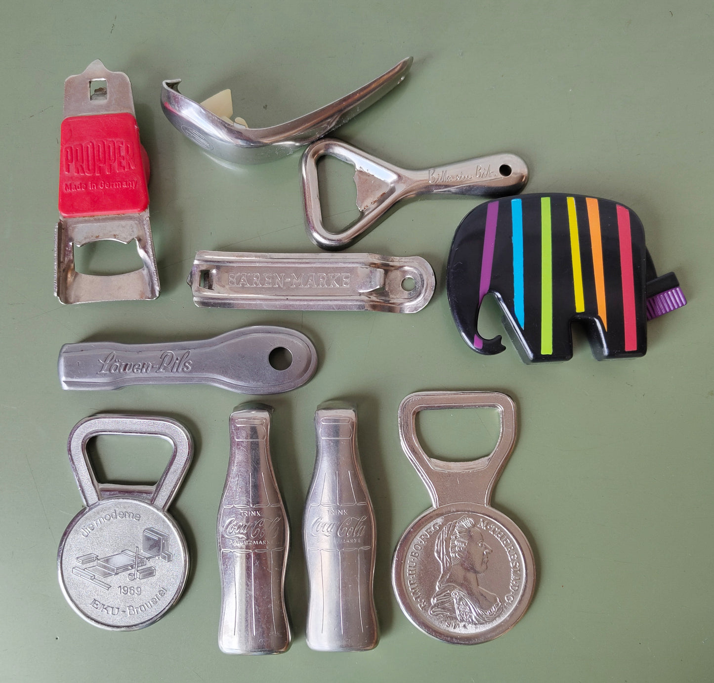 Konvolut Vintage Flaschenöffner aus Metall mit Werbeaufdruck