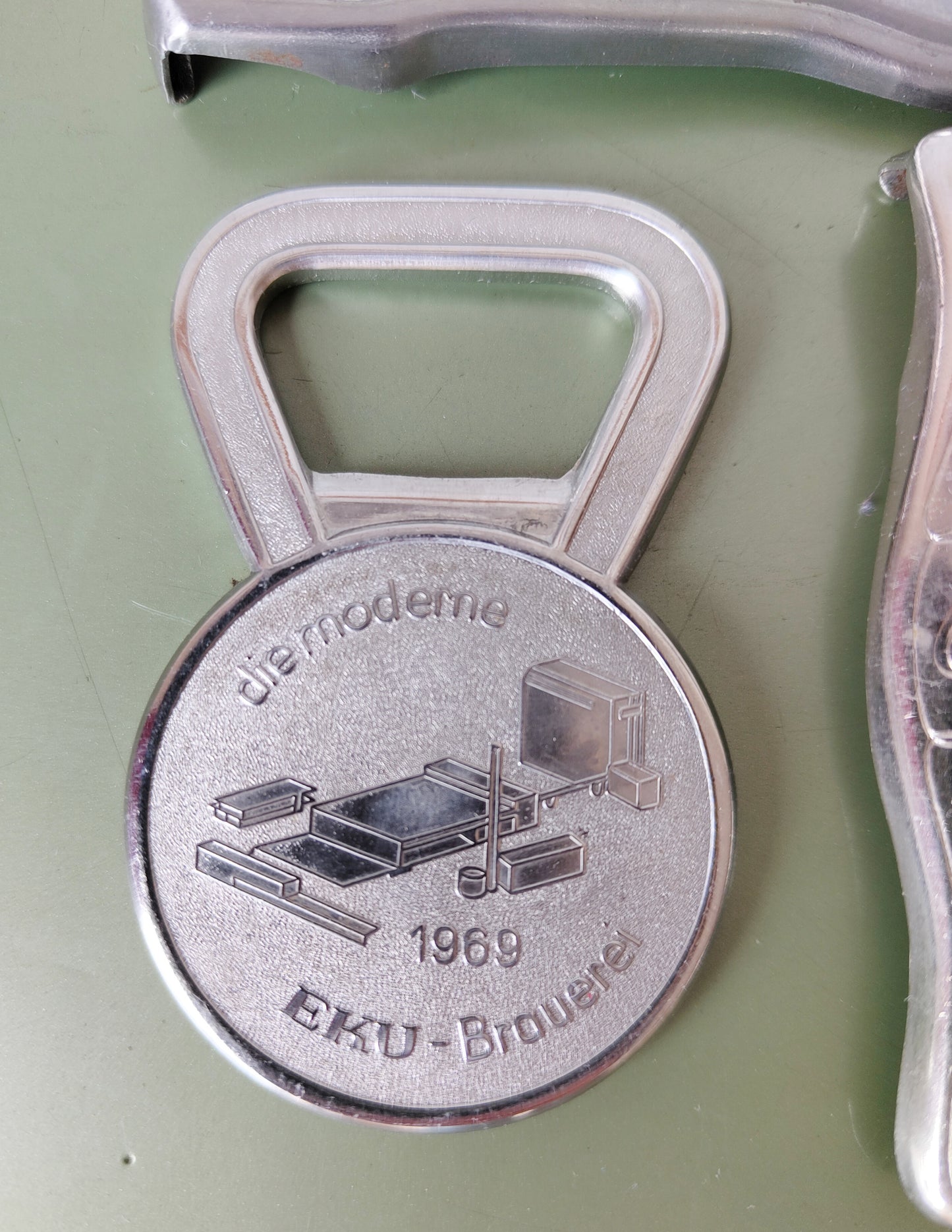 Konvolut Vintage Flaschenöffner aus Metall mit Werbeaufdruck