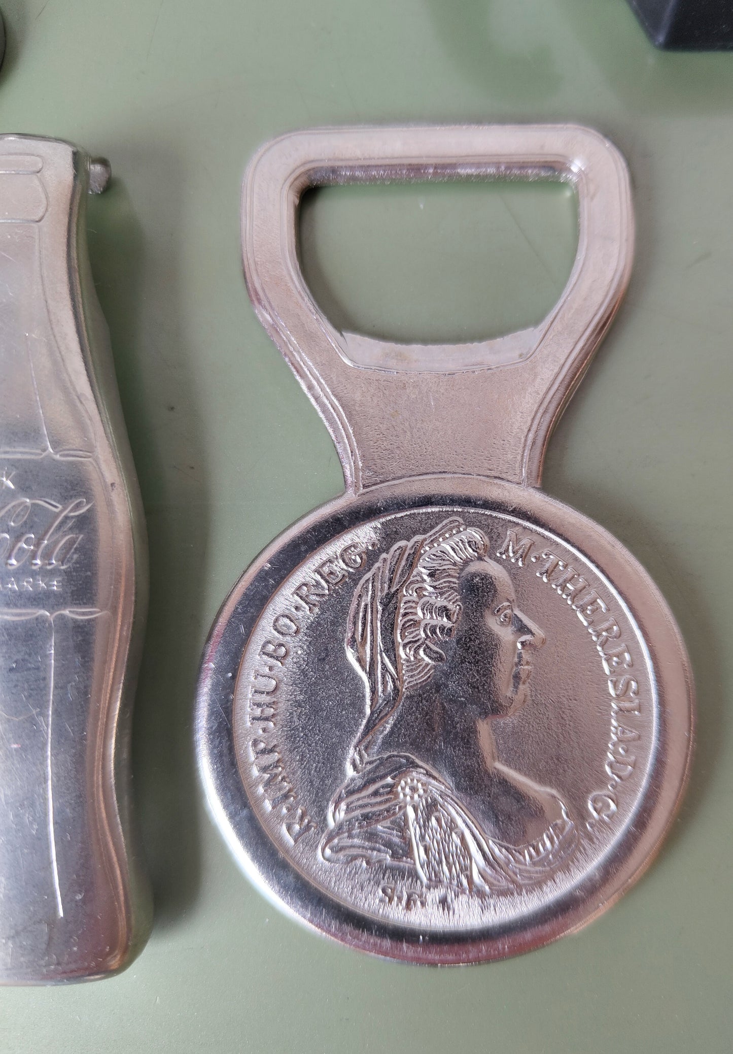 Konvolut Vintage Flaschenöffner aus Metall mit Werbeaufdruck