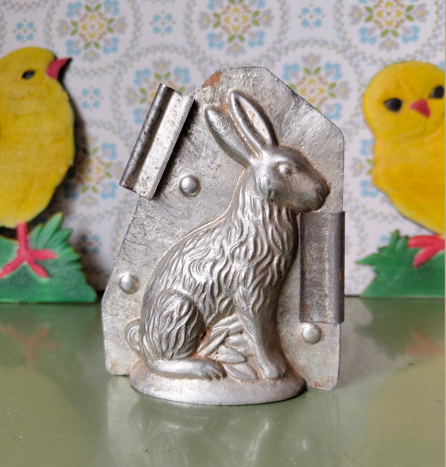 Antike Schokoladenform „sitzender Hase“ – HERIS Nürnberg, ca. 1930–1950
