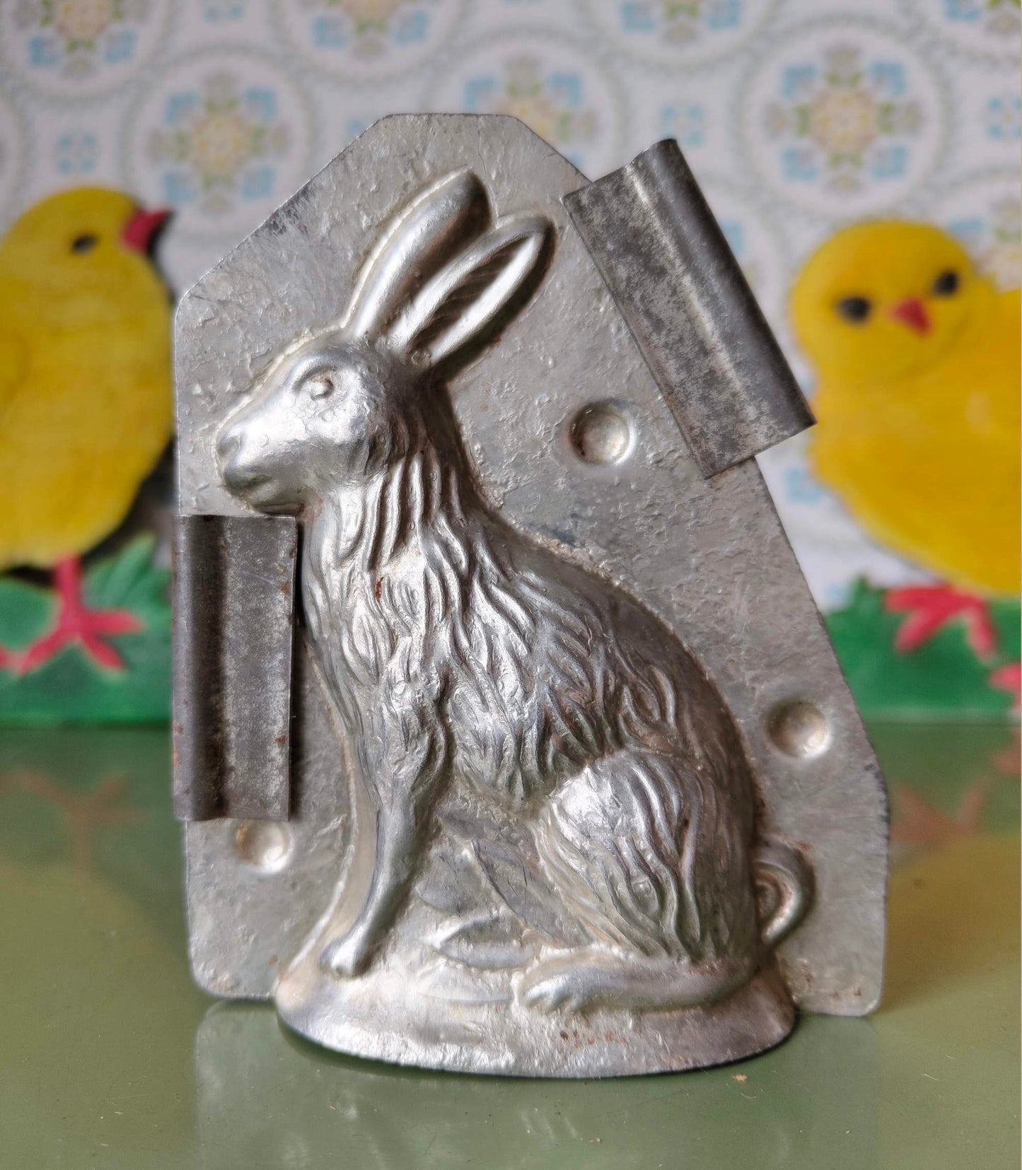 Antike Schokoladenform „sitzender Hase“ – HERIS Nürnberg, ca. 1930–1950