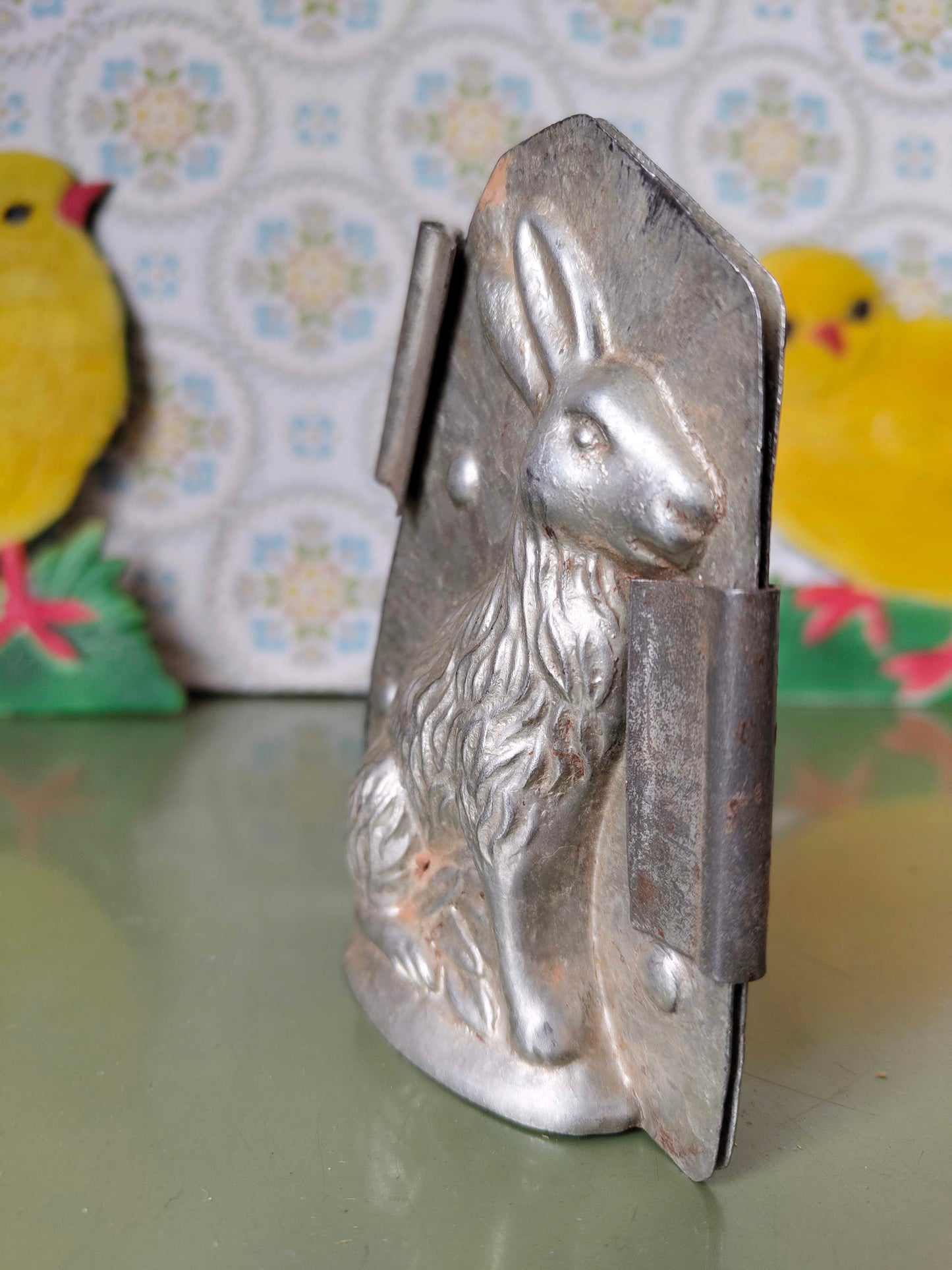 Antike Schokoladenform „sitzender Hase“ – HERIS Nürnberg, ca. 1930–1950