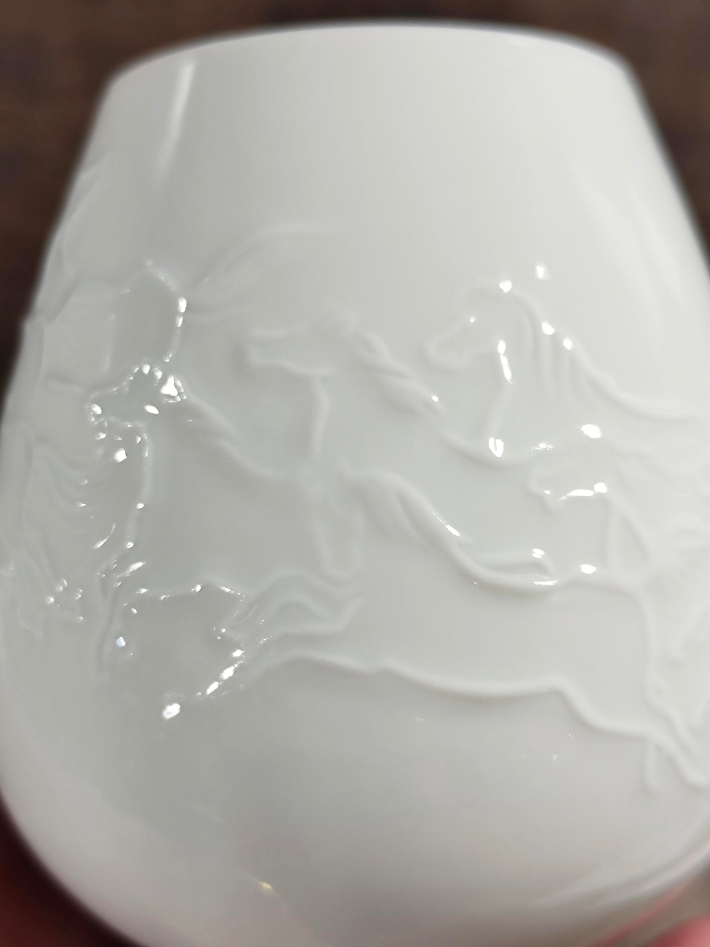Vase mit Relief „galoppierende Pferde“ von Hans Achtziger, ca. 1960/1970, Vintage Porzellan