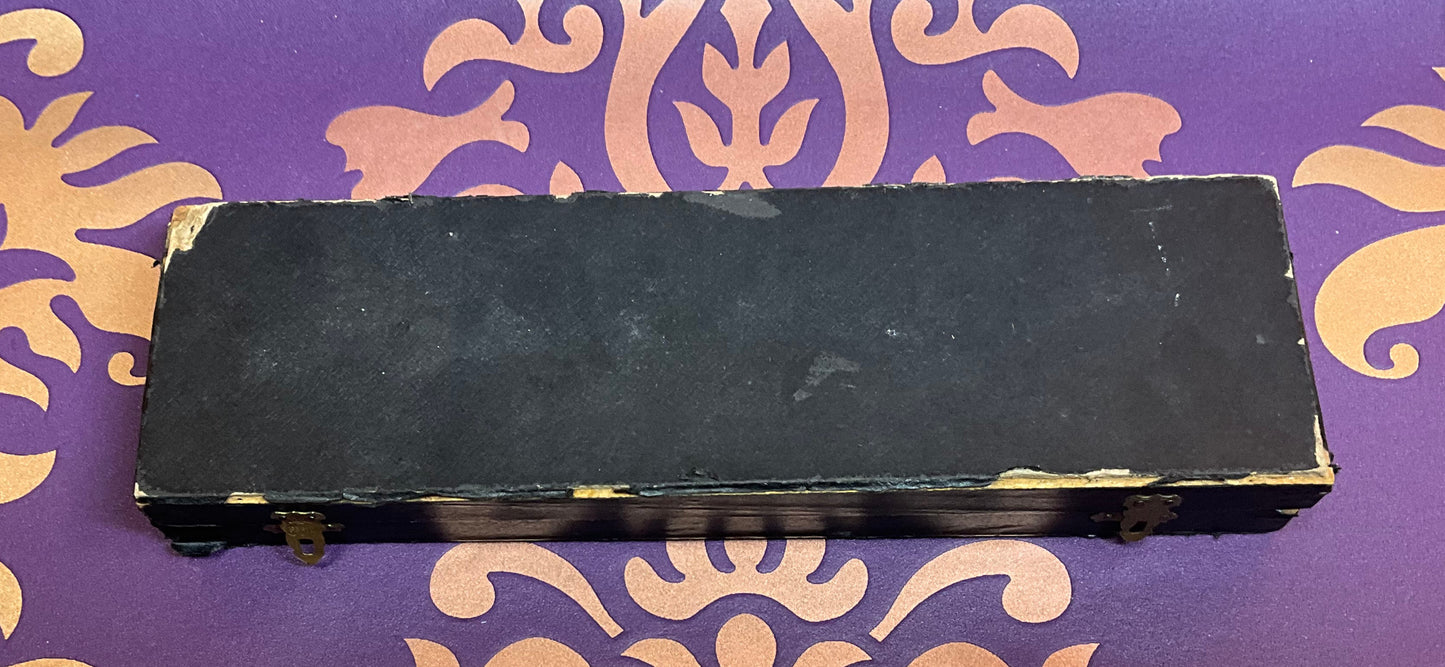 6 Tafel Messer mit Griffen aus Horn im der Originalschachtel