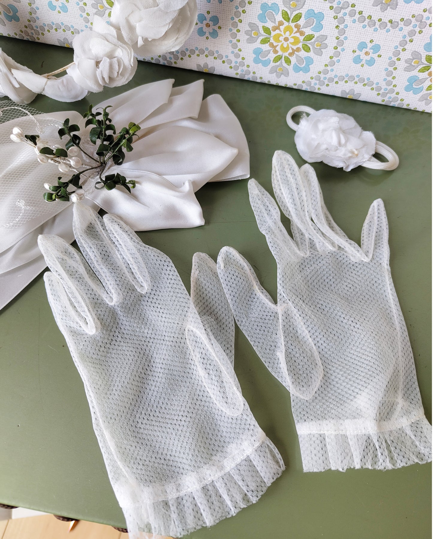 Vintage Kommunion-Zubehör – Haarkranz, Schleifen, Handschuhe und mehr VINTAGE