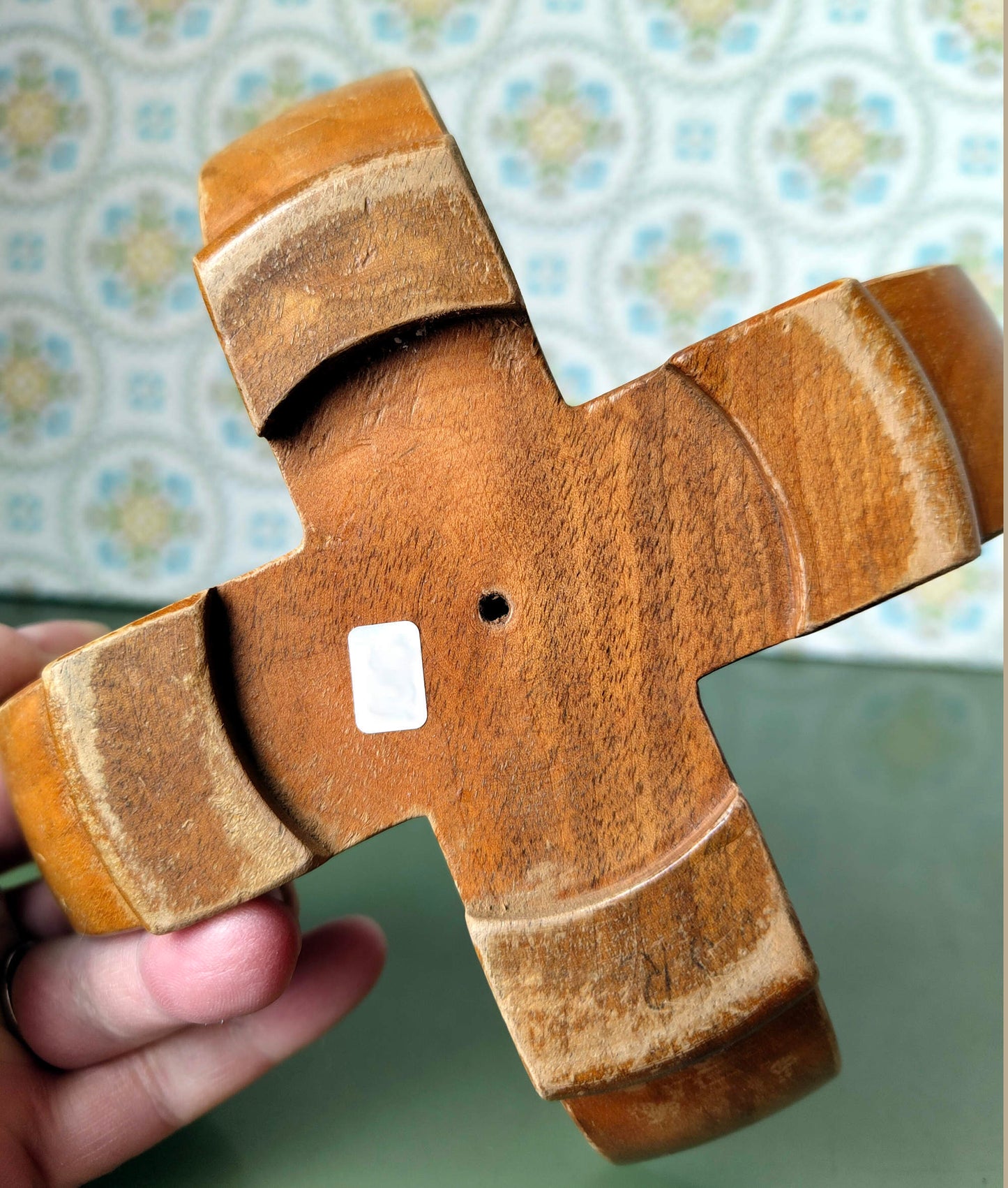 Kerzenhalter aus Holz, wohl Dänisch, als Adventskranzhalter schön mit Patina, 1960 VINTAGE