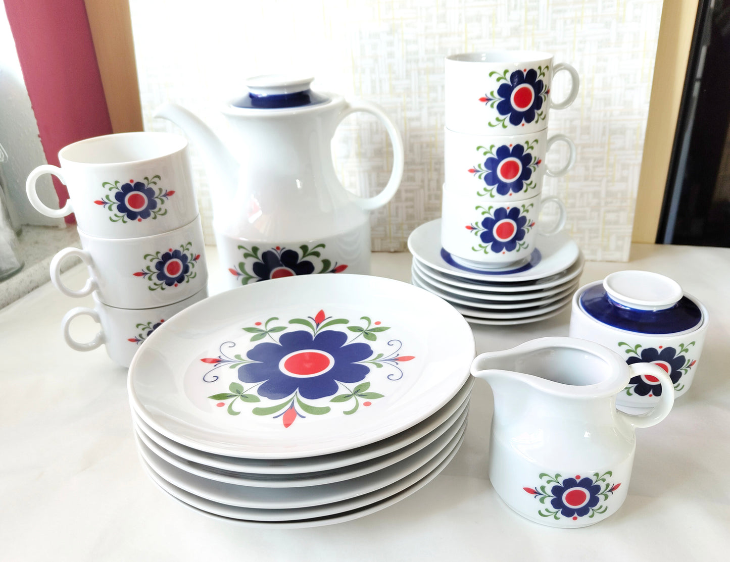 Kaffeeservice für 6 Personen von Winterling – Blumen-Dekor der 70er Jahre