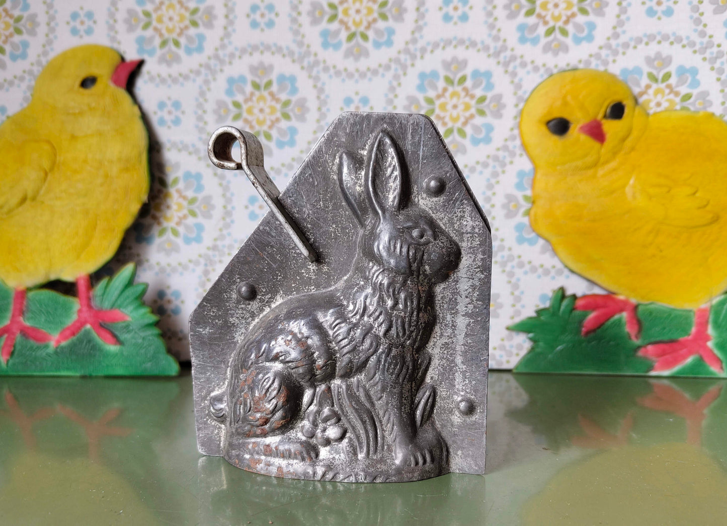 Sitzender Hase antike Schokoladenfigur 1930er Jahre mit Patina wohl Heris Nürnberg