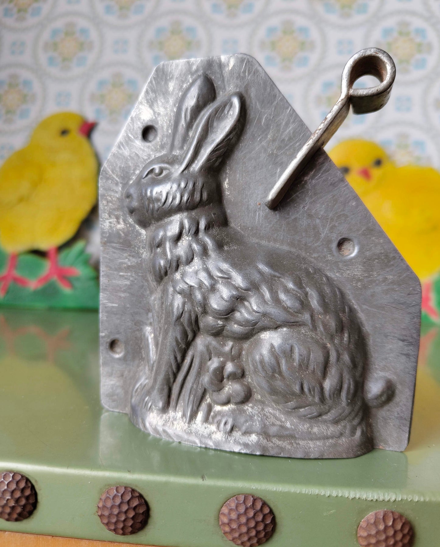 Sitzender Hase antike Schokoladenfigur 1930er Jahre mit Patina wohl Heris Nürnberg