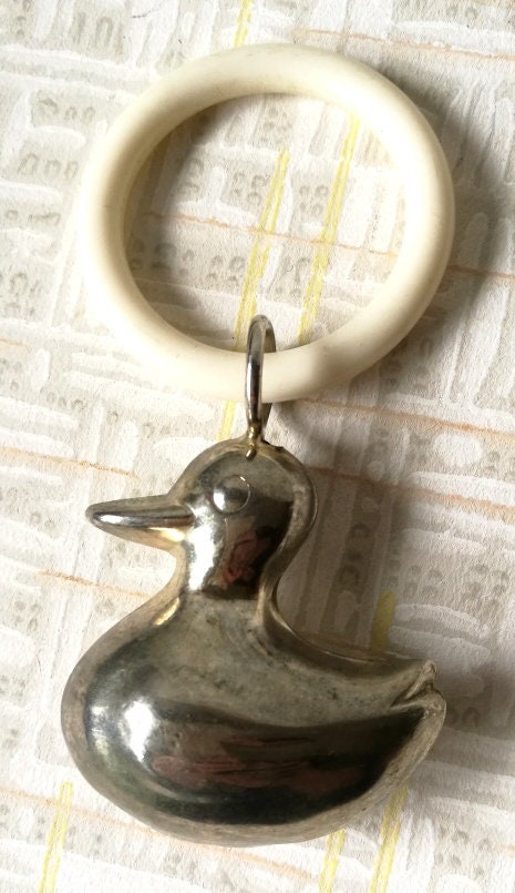 Kinder Rassel Ente versilbert VINTAGE