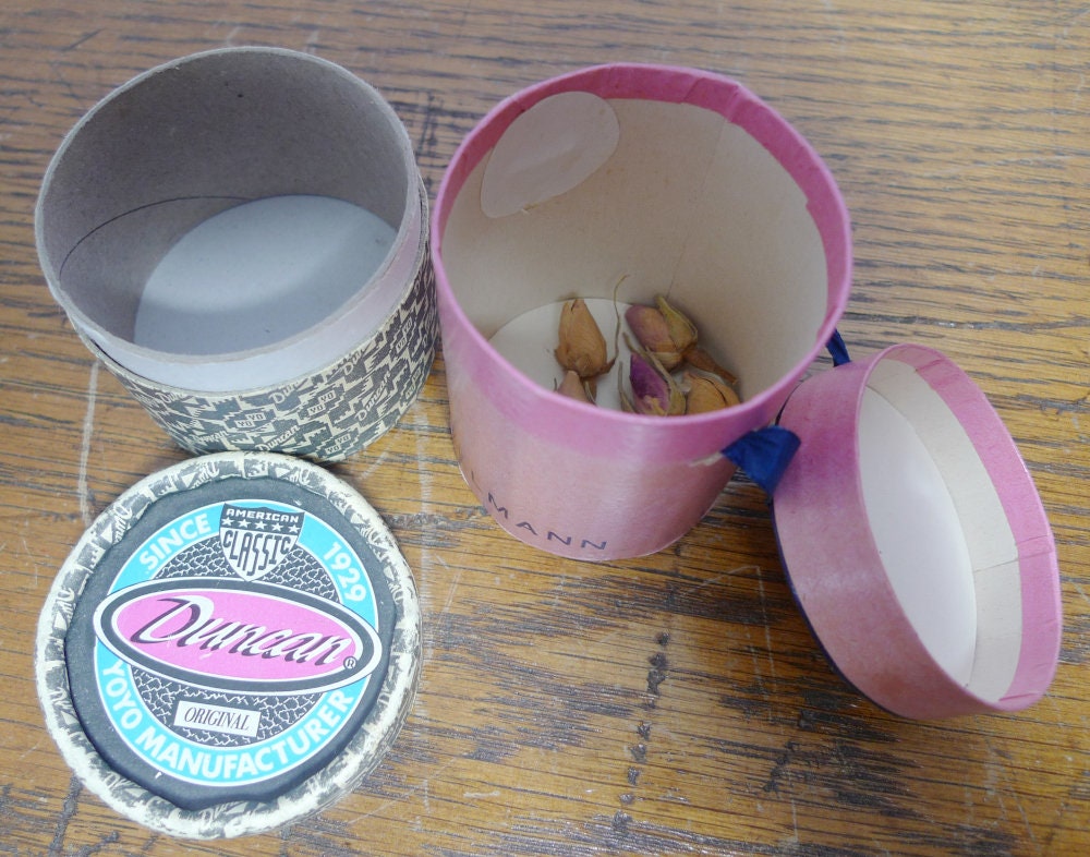 2 Runddosen Aus Pappe VINTAGE