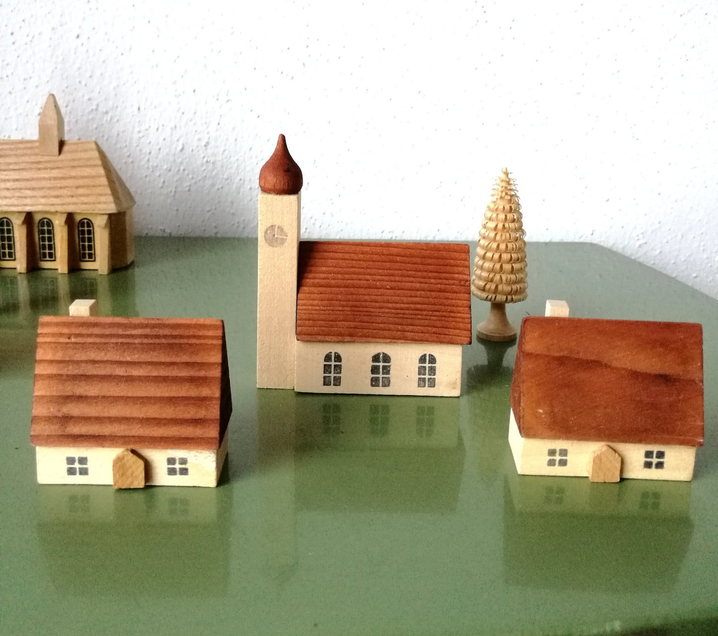 18 tlg Konvolut Erzgebirge Kurrende Chor, Kirche, Häuser, Bäume, Rehe VINTAGE