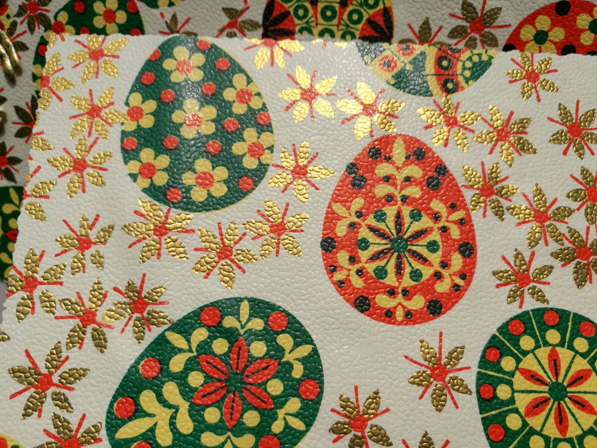 Oster Postkarten aus Vintage Geschenkpapier grüne rote Eier mit goldfarbenem grafischen Muster