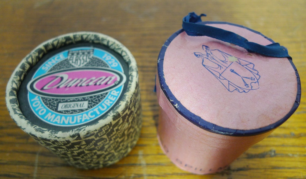 2 Runddosen Aus Pappe VINTAGE