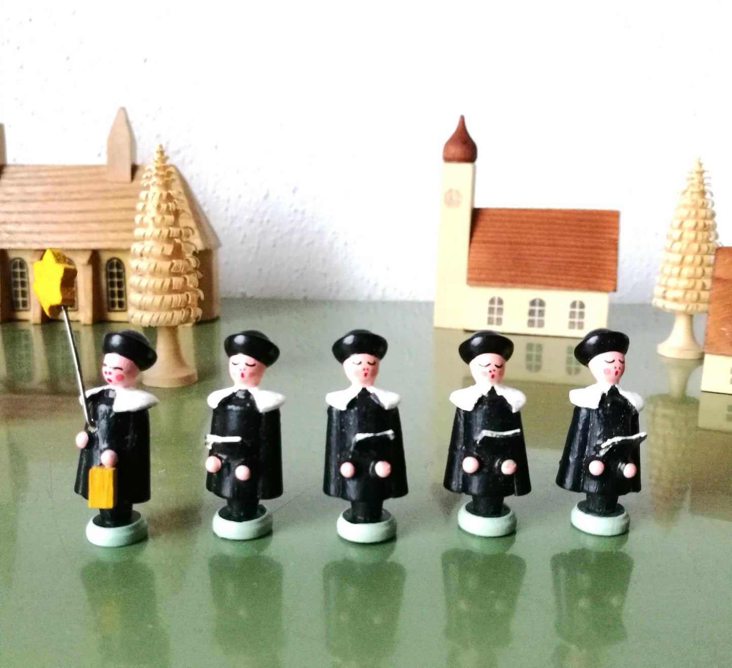18 tlg Konvolut Erzgebirge Kurrende Chor, Kirche, Häuser, Bäume, Rehe VINTAGE
