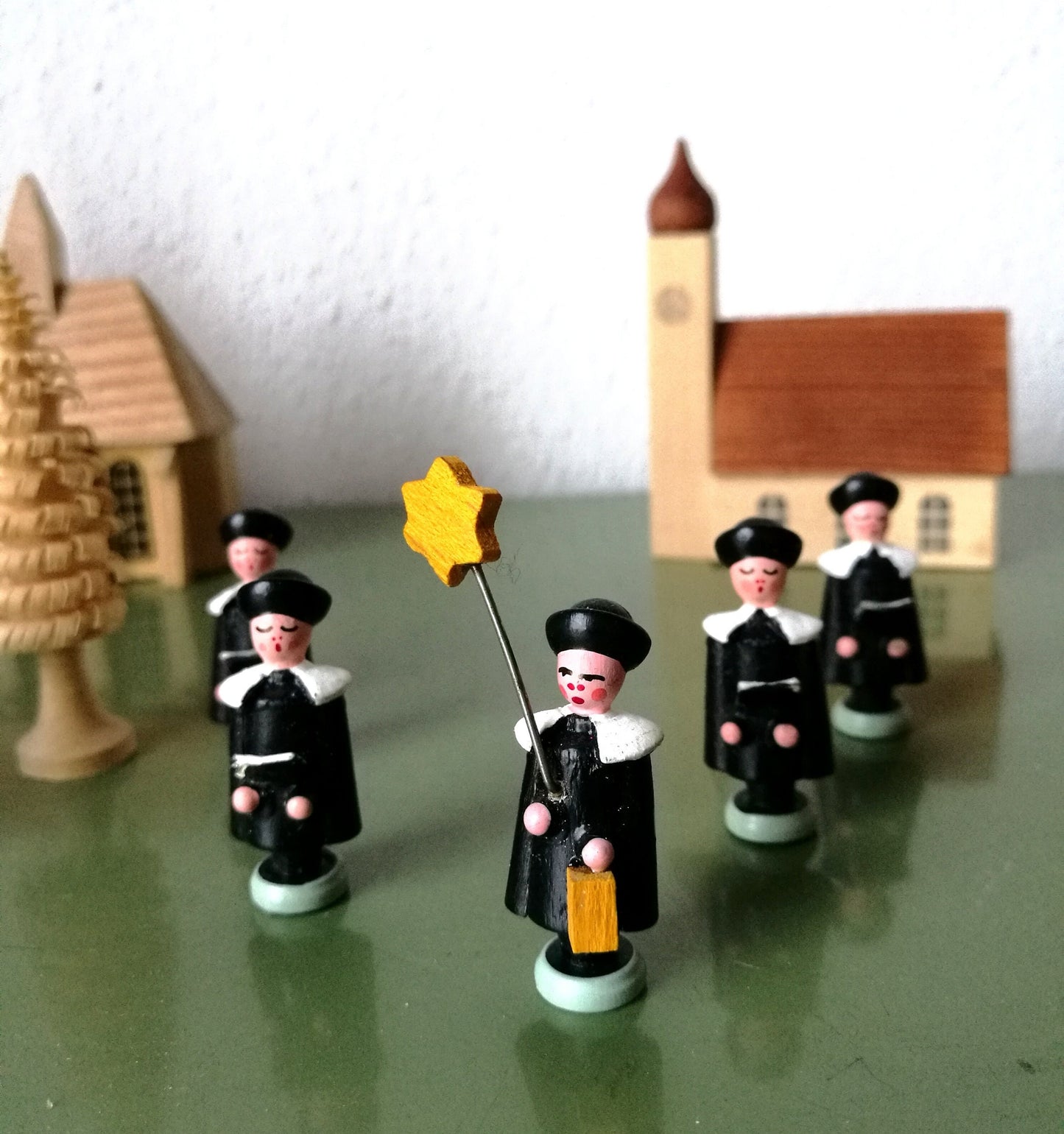 18 tlg Konvolut Erzgebirge Kurrende Chor, Kirche, Häuser, Bäume, Rehe VINTAGE
