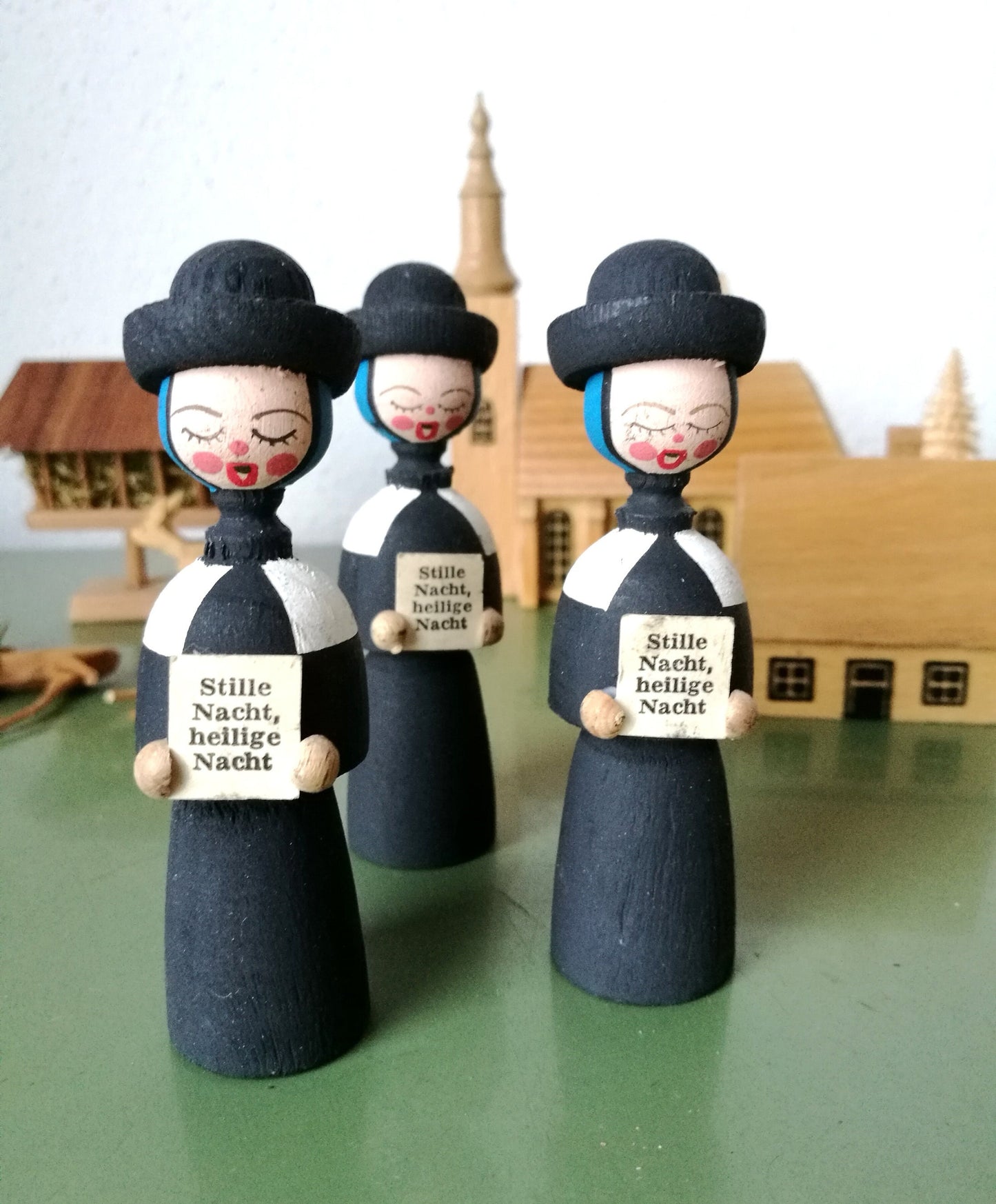 18 tlg Konvolut Erzgebirge Kurrende Chor, Kirche, Häuser, Bäume, Rehe VINTAGE