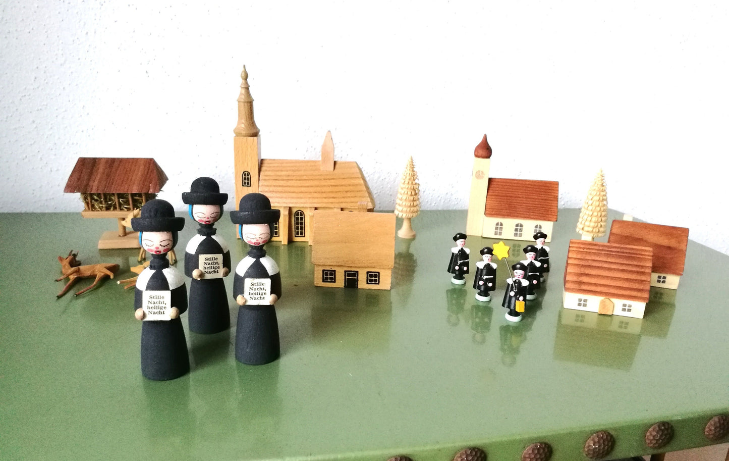 18 tlg Konvolut Erzgebirge Kurrende Chor, Kirche, Häuser, Bäume, Rehe VINTAGE