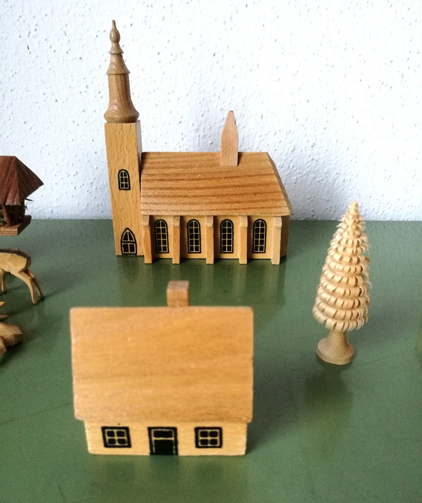18 tlg Konvolut Erzgebirge Kurrende Chor, Kirche, Häuser, Bäume, Rehe VINTAGE