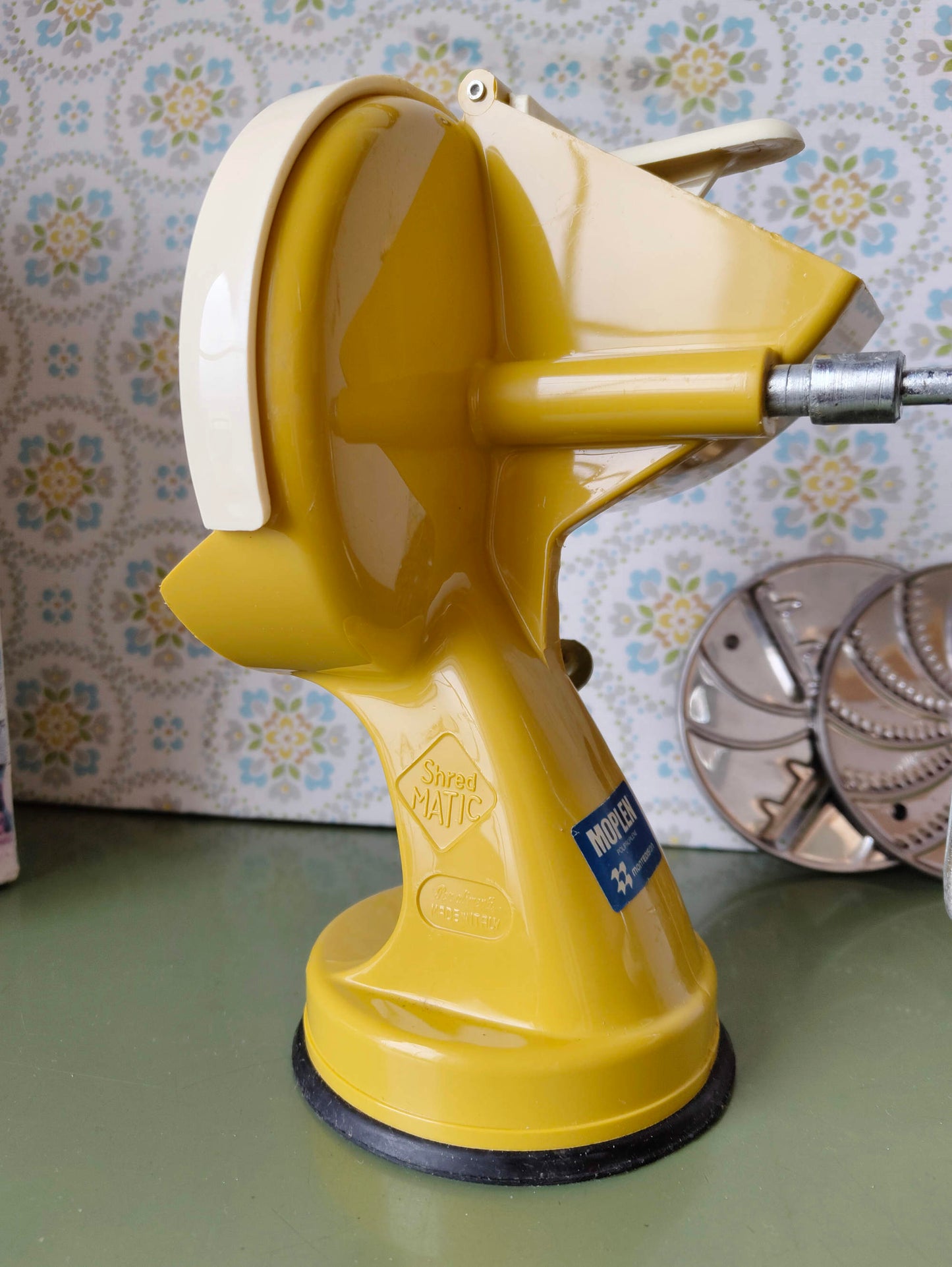 gelber Super Shred im Originalkarton aus den 1970ern VINTAGE