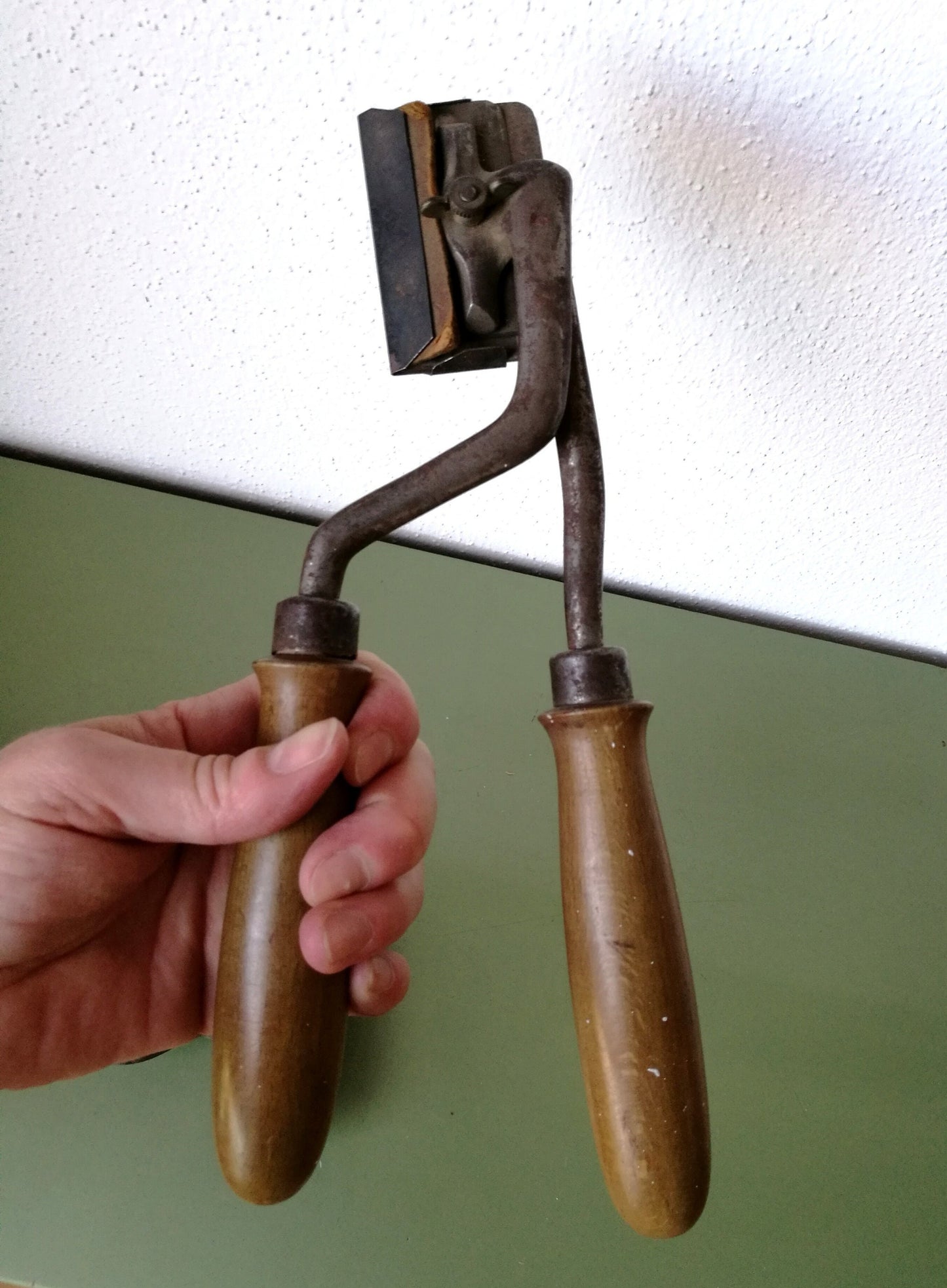 2 Pferde Haarscheren Fellscheren mit Holzgriff und Patina VINTAGE