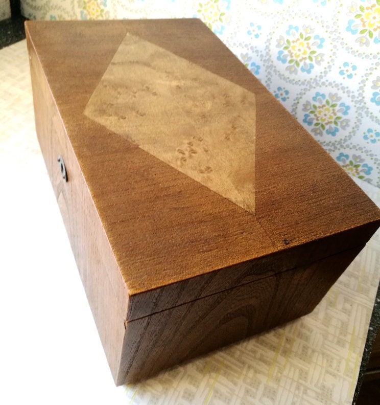 Holzkästchen mit Intarsie in Form einer Raute VINTAGE