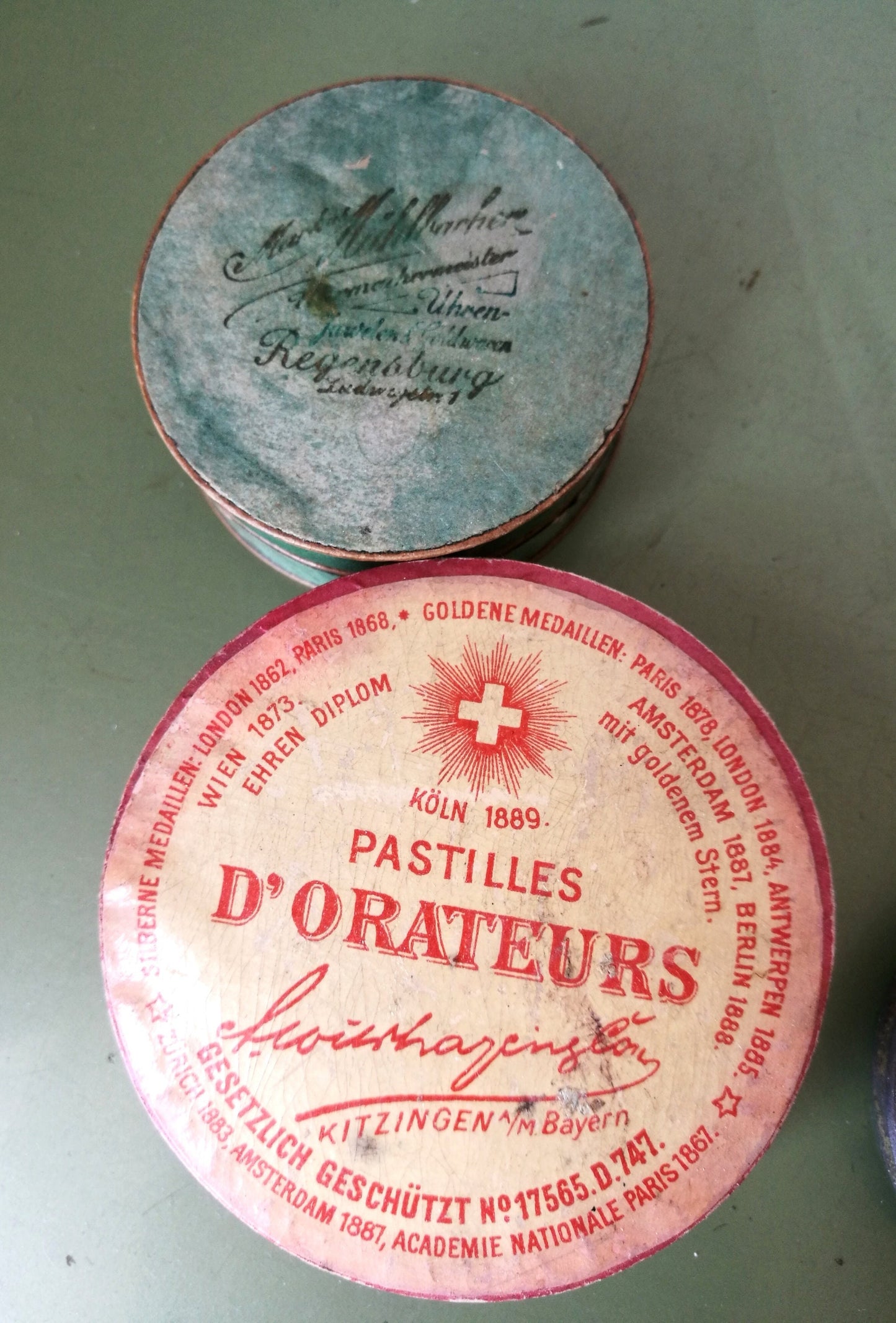 12 runde Dosen Schachteln historische Verpackungen Konvolut VINTAGE ab ca 1900