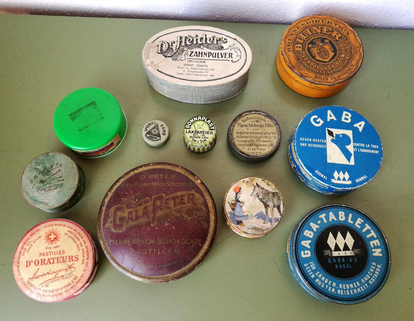 12 runde Dosen Schachteln historische Verpackungen Konvolut VINTAGE ab ca 1900