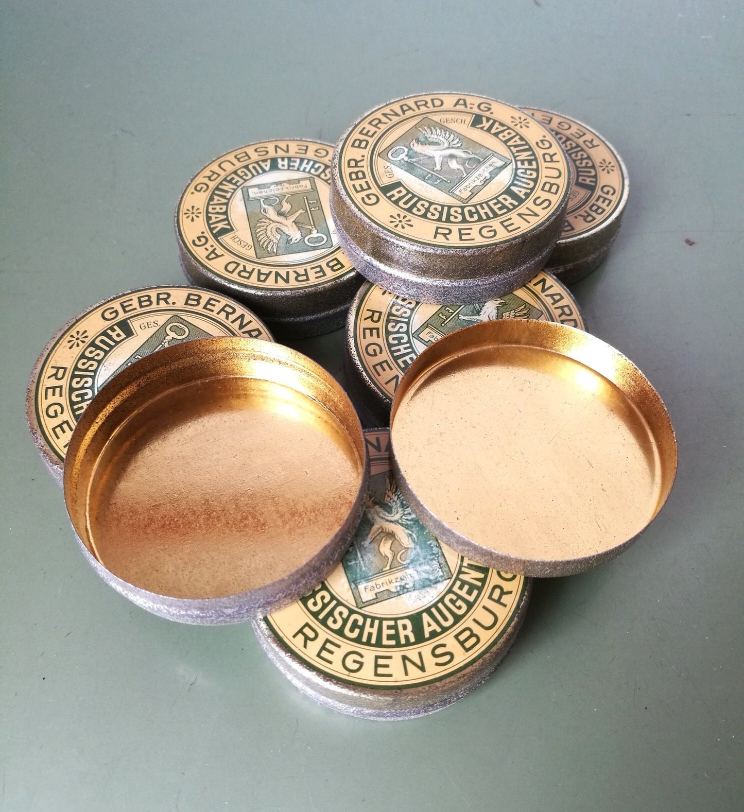 5 runde unbenutzte Bernard Schnupftabak Dosen aus Metall VINTAGE mit Vintage Tapete beklebt als Geschenkverpackung oder Aufbewahrung