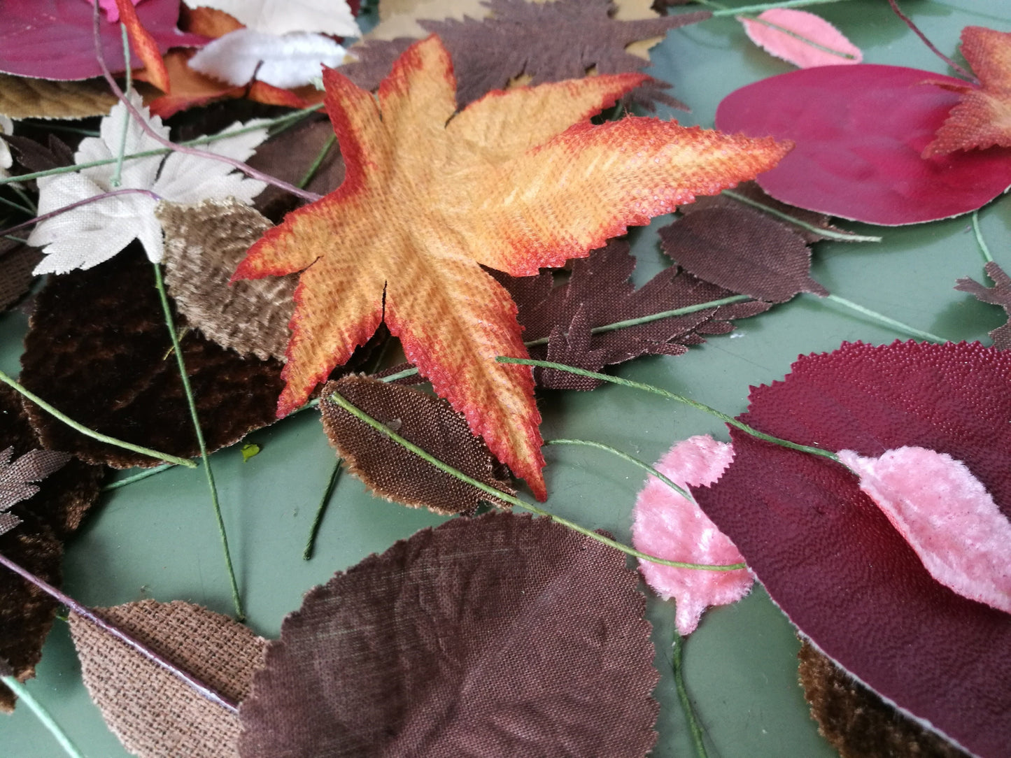 100 Stück bunte Floristik Blätter mit Metallreif DIY Deko VINTAGE SONDERPREIS