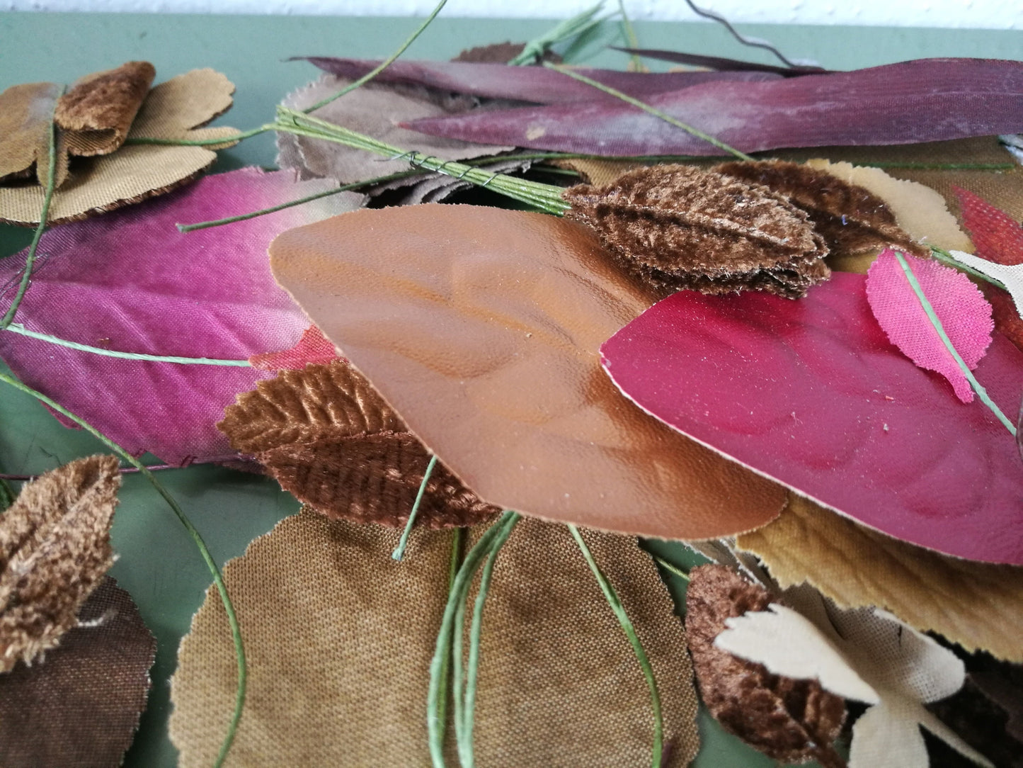 100 Stück bunte Floristik Blätter mit Metallreif DIY Deko VINTAGE SONDERPREIS