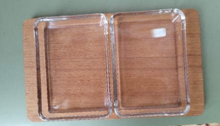 Anbieteschalen Dänisch Mid-Century Teak Holz Tablett mit 2 Glaseinsätzen, 1960er VINTAGE
