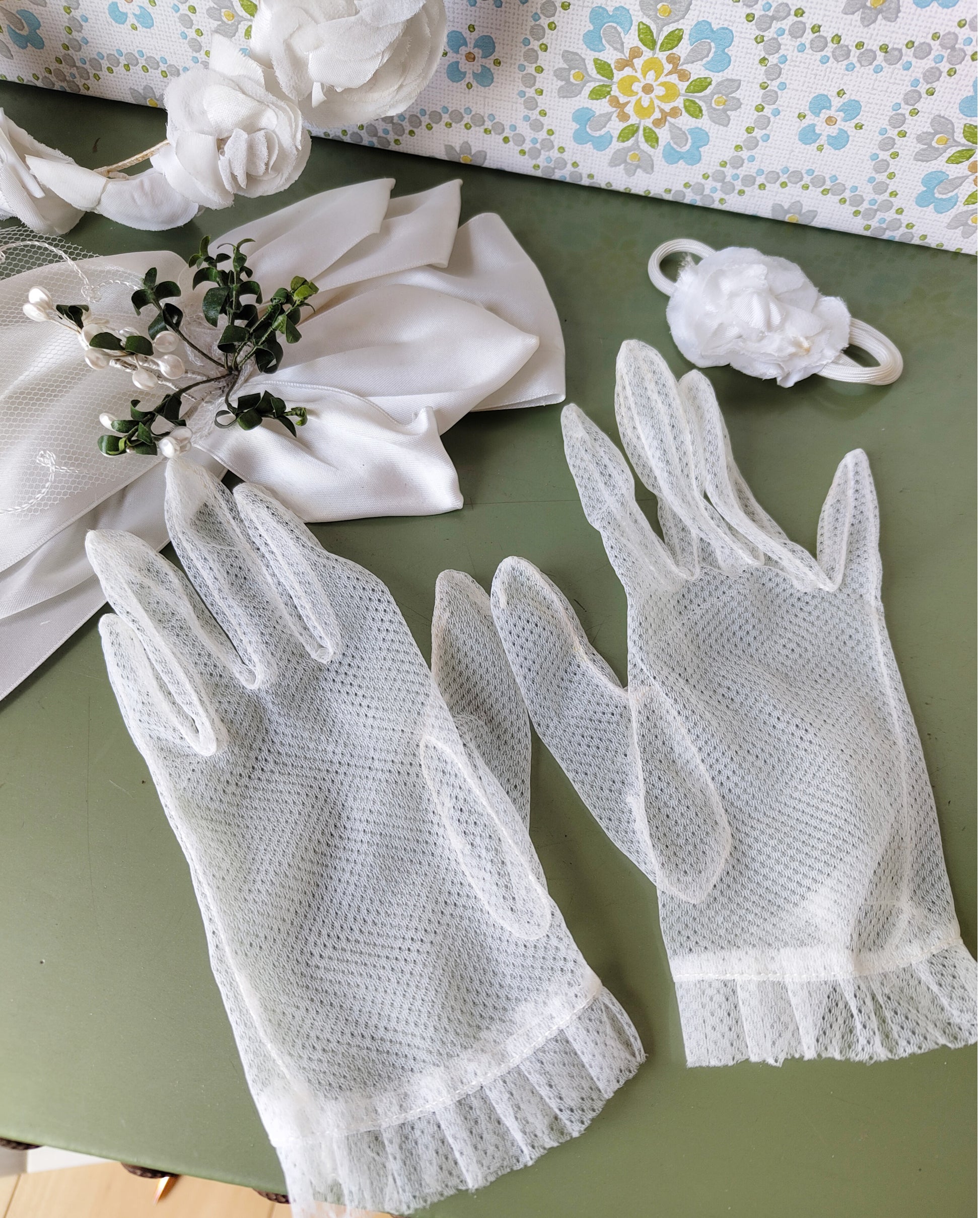 Vintage Kommunion-Zubehör – Haarkranz, Schleifen, Handschuhe und mehr VINTAGE