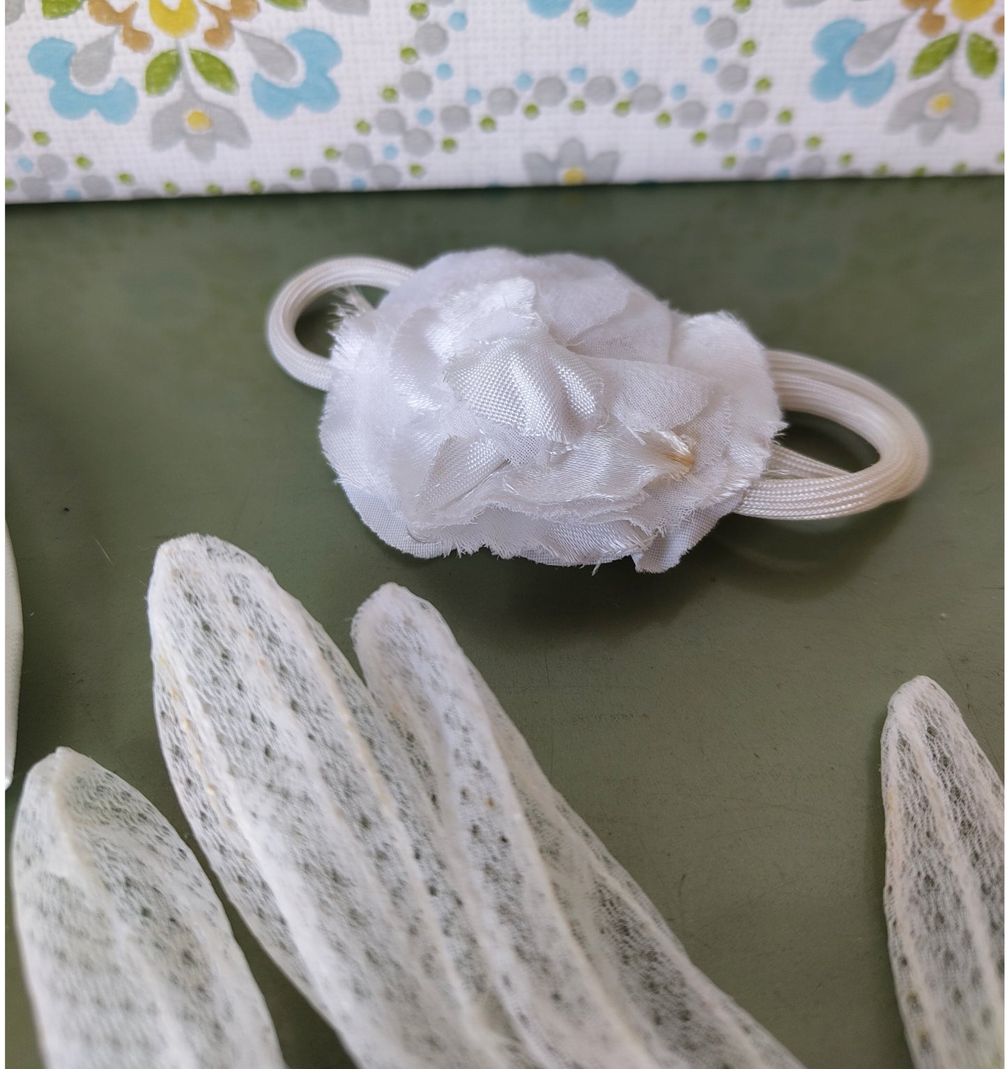 Nostalgisches 6tlg Set Erstkommunion mit Kranz, Schleifen Handschuhen Zierblüte VINTAGE