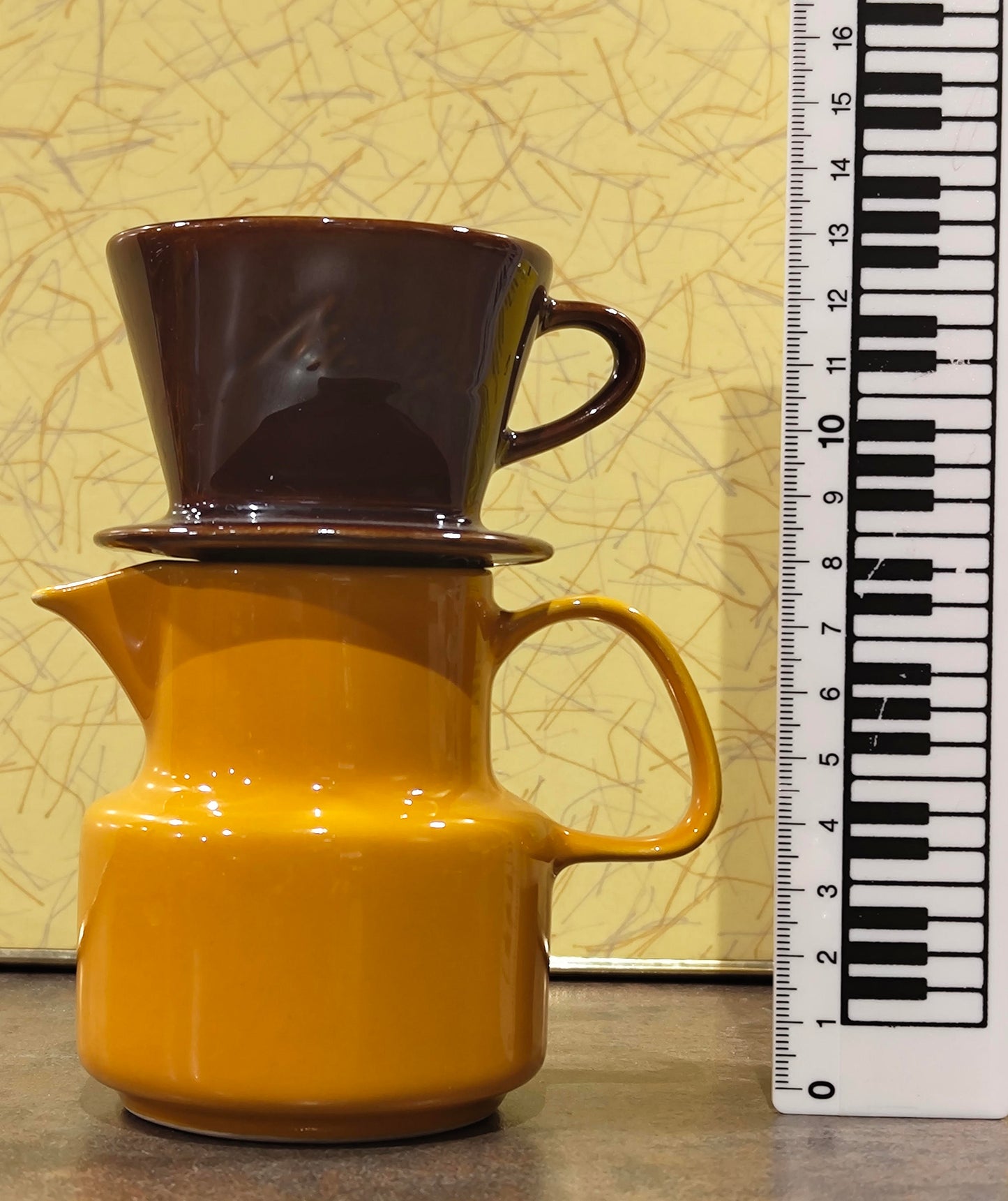 Melitta Puppengeschirr gelb braun 1970er 18 Teile mit Kanne und Filter für 4 Personen