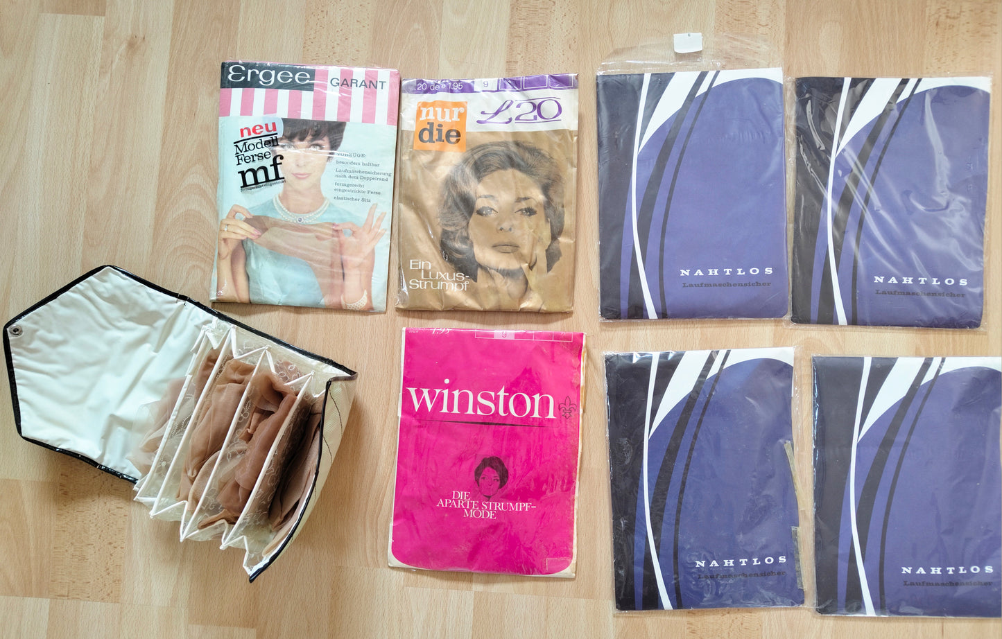 Set Nylon Strümpfe mit Aufbewahrungstasche Strumpftasche Vintage 1960er Jahre