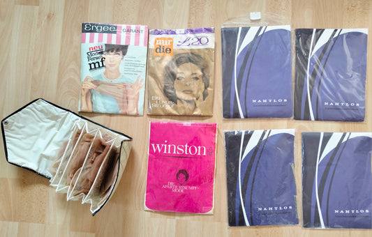 Set Nylon Strümpfe mit Aufbewahrungstasche Strumpftasche Vintage 1960er Jahre