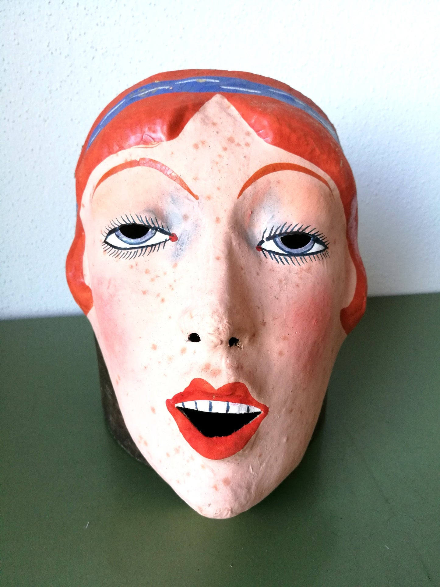 Pappmaché Maske Charleston VINTAGE 1930er rotbraune Haare