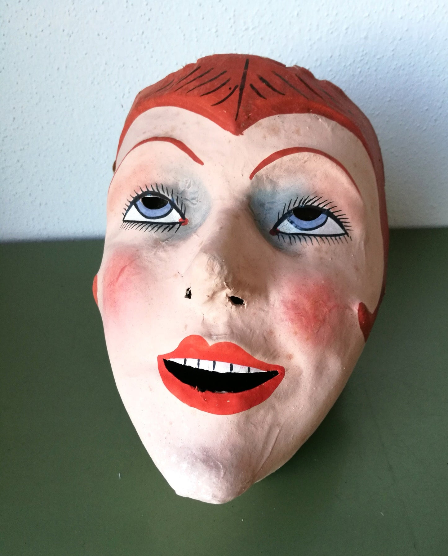 Pappmaché Maske Charleston VINTAGE 1930er eine braune Locke