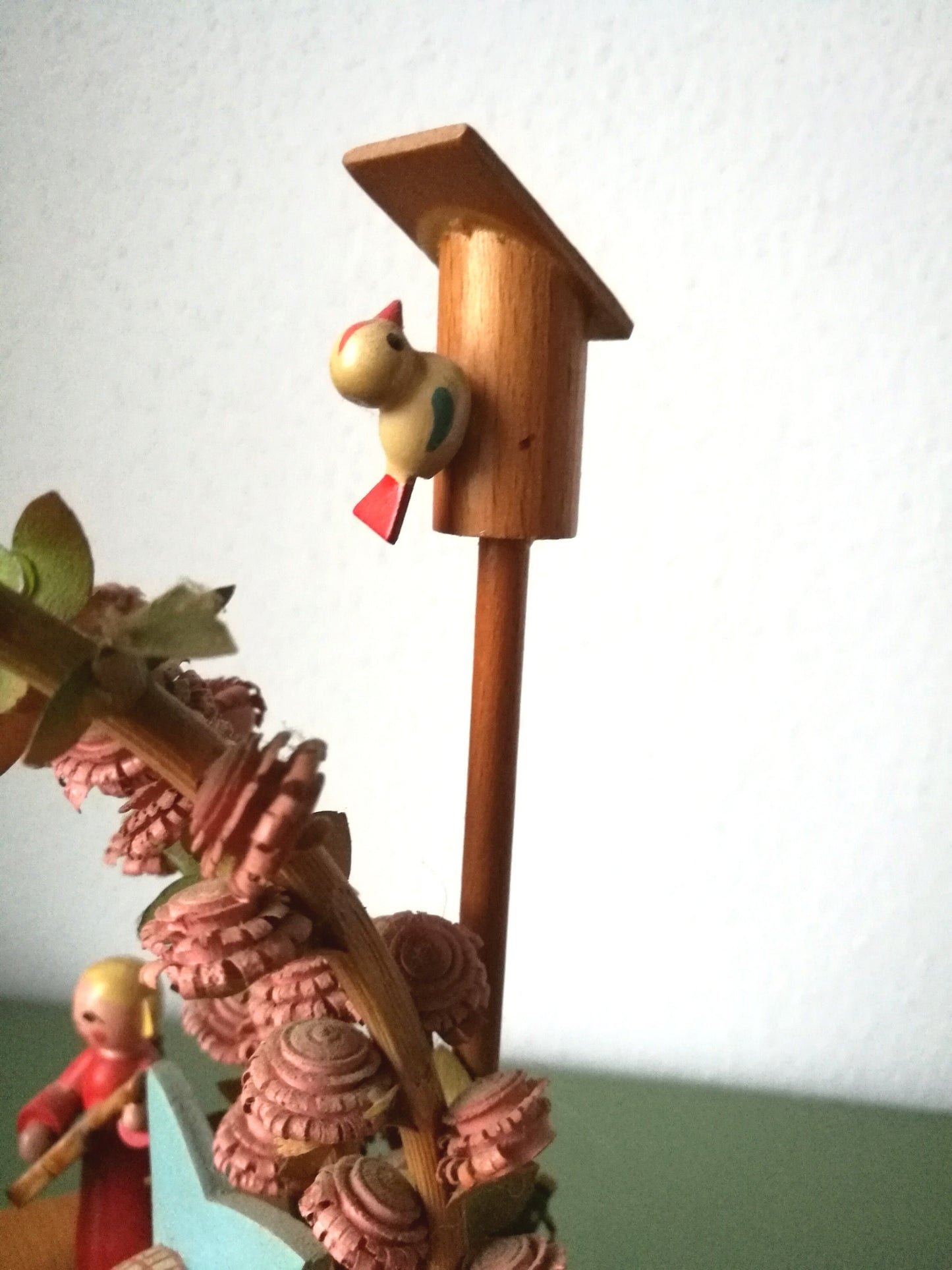 Holz Spieluhr, geschnitzte Figuren, wohl Erzgebirge, Werk Thorens/Schweiz VINTAGE Guten Abend, Gute Nacht