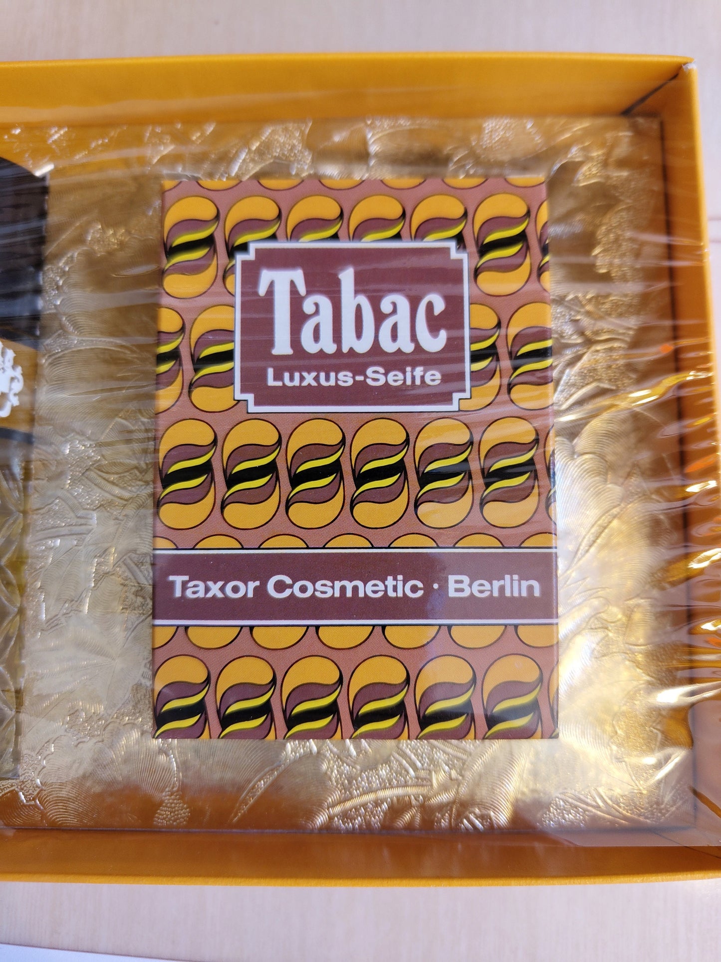 Taxor Cosmetic Berlin Duft und Seife "Tabac" in der braun orange gemusterten Geschenkverpackung, OVP 1970er VINTAGE