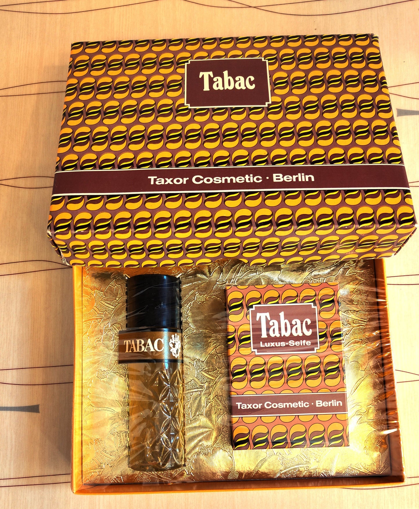 Taxor Cosmetic Berlin Duft und Seife "Tabac" in der braun orange gemusterten Geschenkverpackung, OVP 1970er VINTAGE