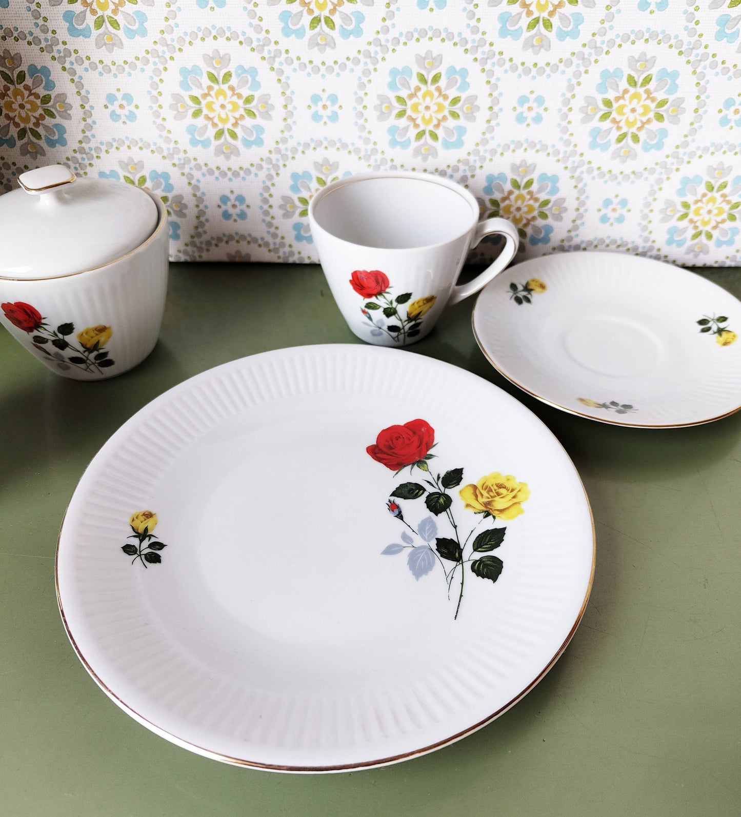 Kanne Zuckerdose Sammeltassen Set mit Rosen für eine Person Creidlitz VINTAGE