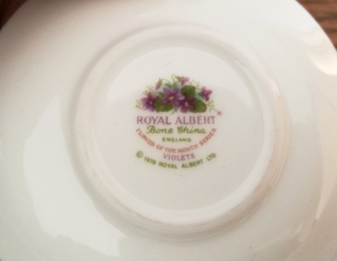 Kleine Royal Albert February 1970 Miniatur Sammeltasse mit Viola