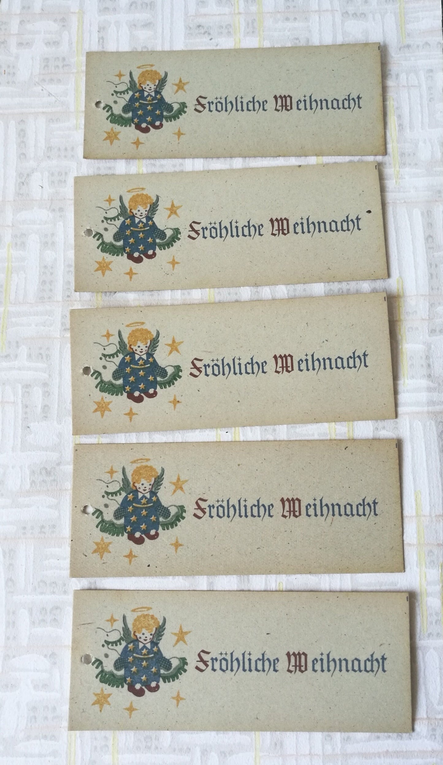 5 Anhänger für Geschenke "Fröhliche Weihnacht" Engel auf verschneiter Tanne Vintage