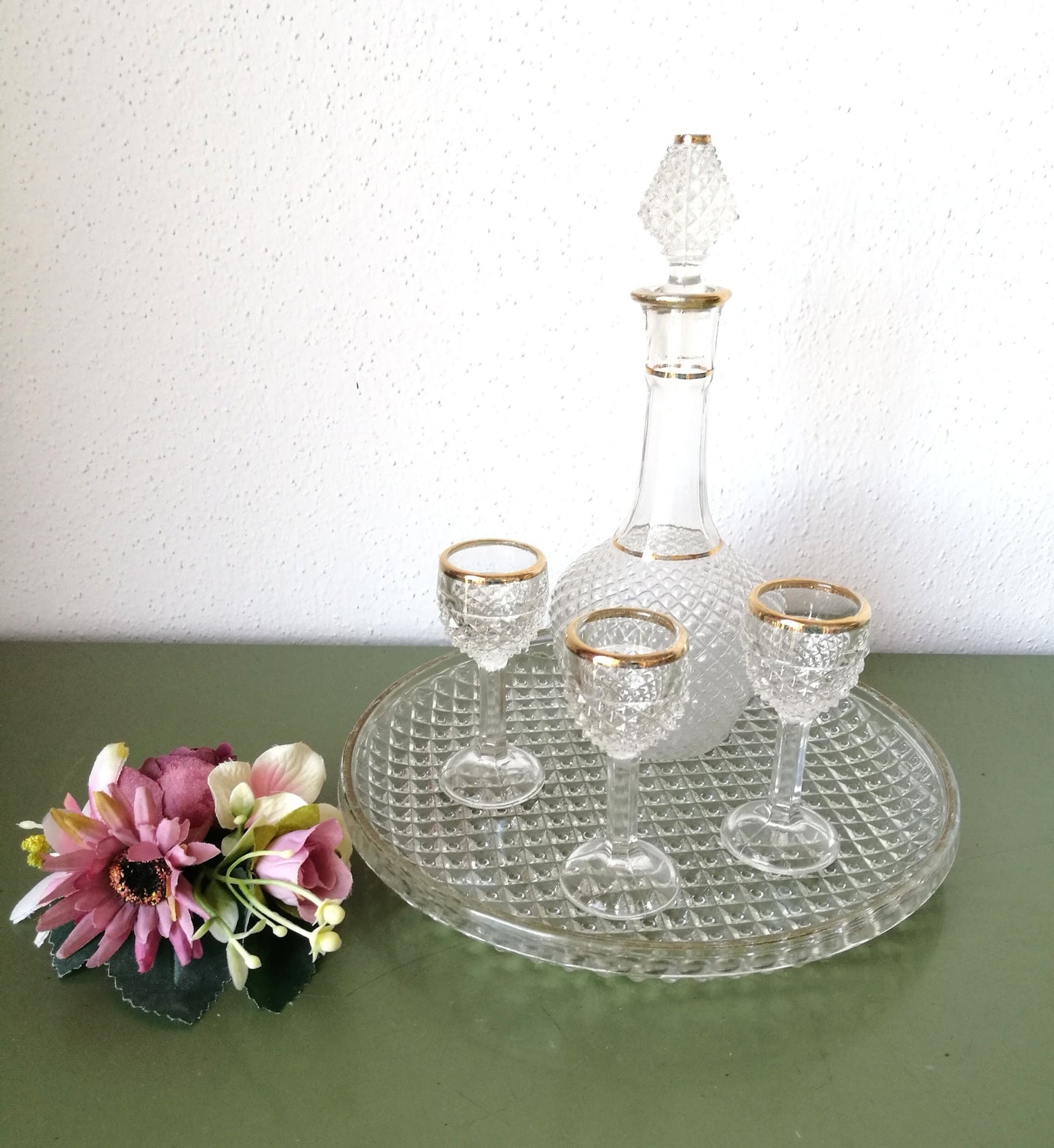 Likörset Tablett Karaffe und drei Gläser Bohemian Glas mit Goldrand Vintage