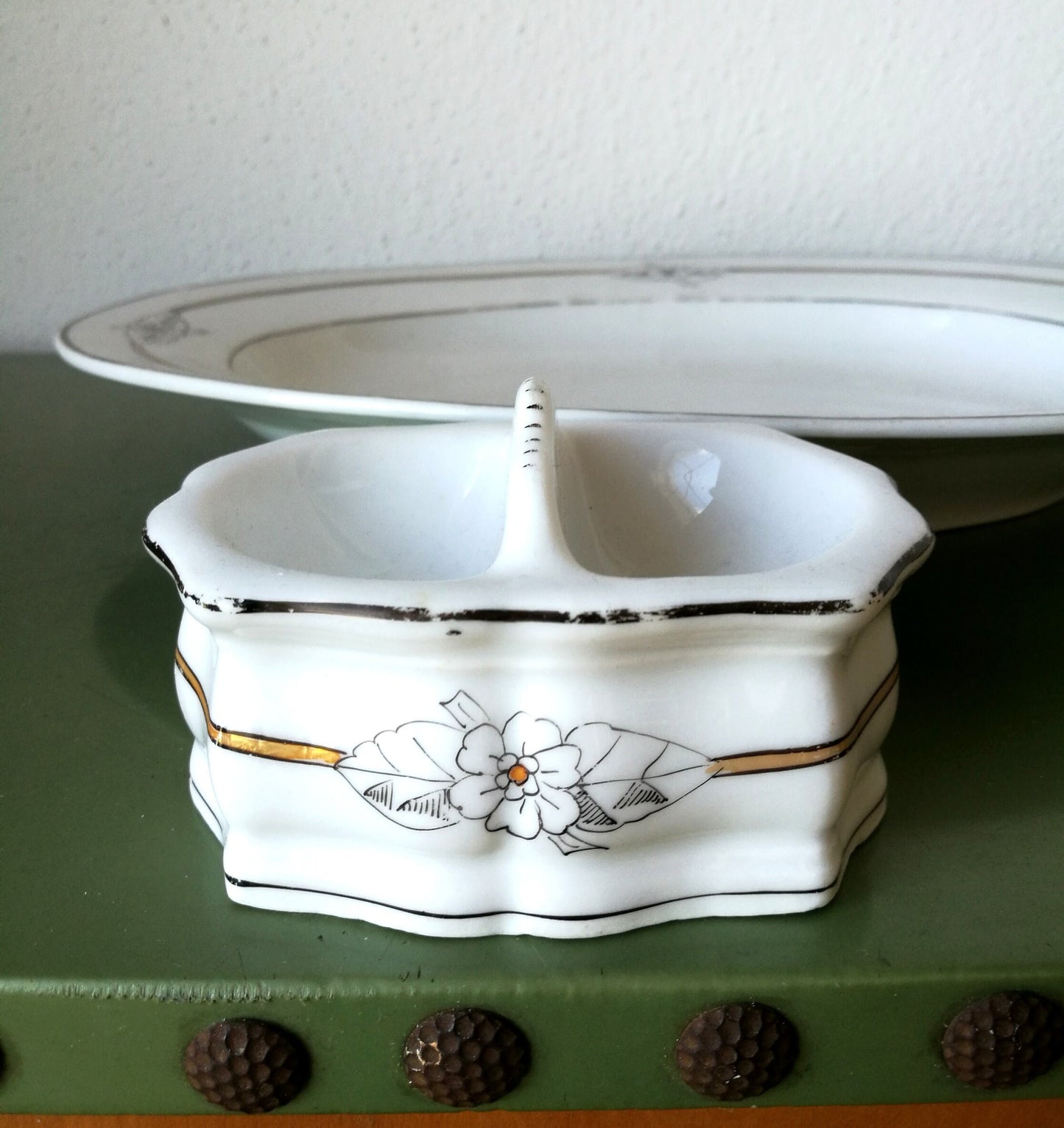 Ovale Platte mit Ornament und Salzbehälter seeeehr alt VINTAGE