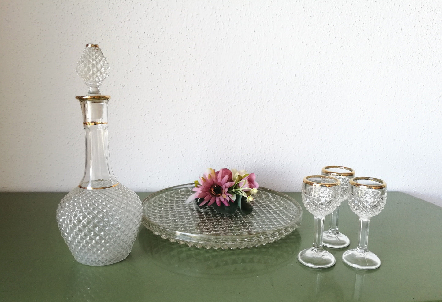 Likörset Tablett Karaffe und drei Gläser Bohemian Glas mit Goldrand Vintage