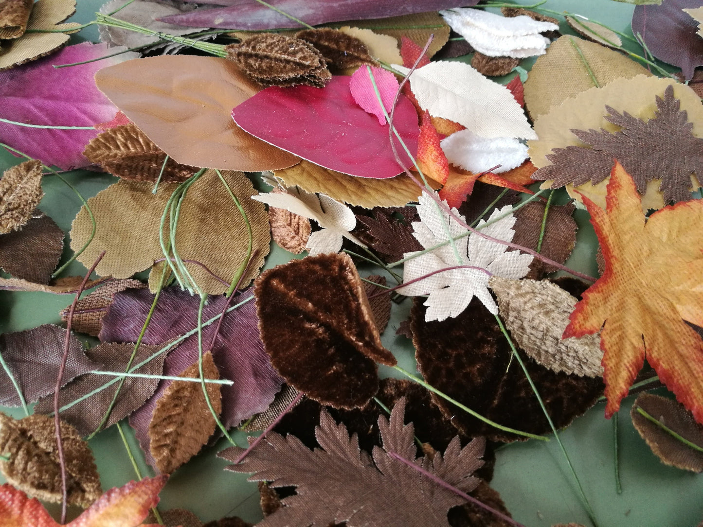 100 Stück bunte Floristik Blätter mit Metallreif DIY Deko VINTAGE SONDERPREIS