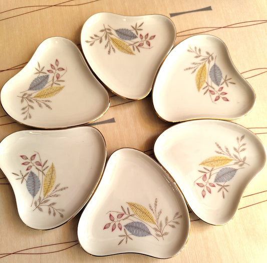 6 Anbieteteller in dreieckiger Form mit zarten Blättern Wunsiedel R Bavaria Porzellan VINTAGE